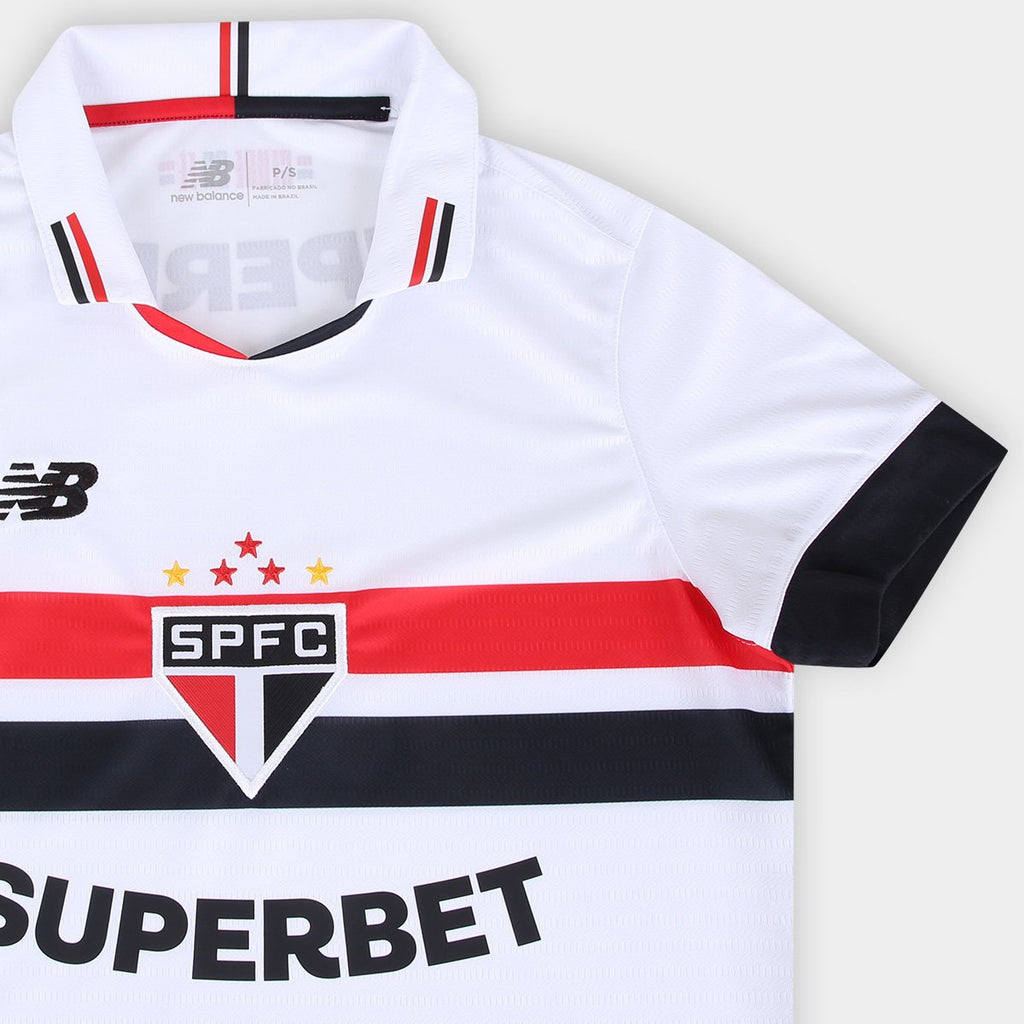 https://static.saostore.com.br/produtos/camisa-sao-paulo-i-2425-sn-torcedor-new-balance-feminina/24/39V-0273-024/39V-0273-024_zoom6.jpg?ts=1774340750