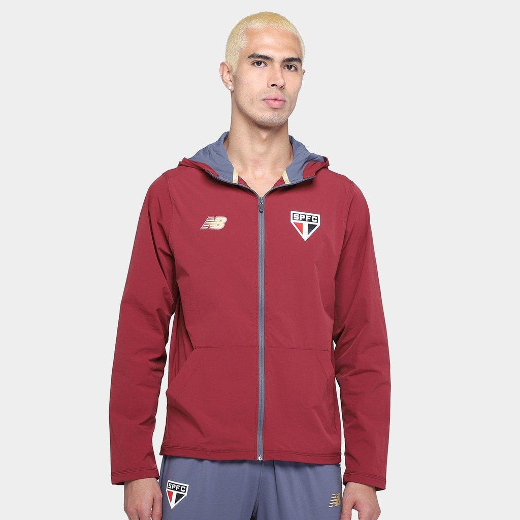 https://static.saostore.com.br/produtos/jaqueta-sao-paulo-2526-viagem-new-balance-masculina/57/39V-1554-857/39V-1554-857_zoom1.jpg?ts=1778992222