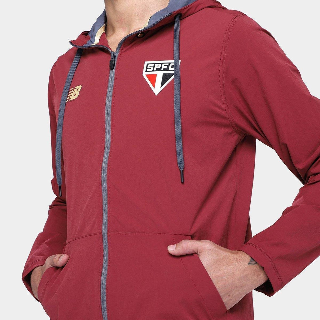 https://static.saostore.com.br/produtos/jaqueta-sao-paulo-2526-viagem-new-balance-masculina/57/39V-1554-857/39V-1554-857_zoom3.jpg?ts=1778992222