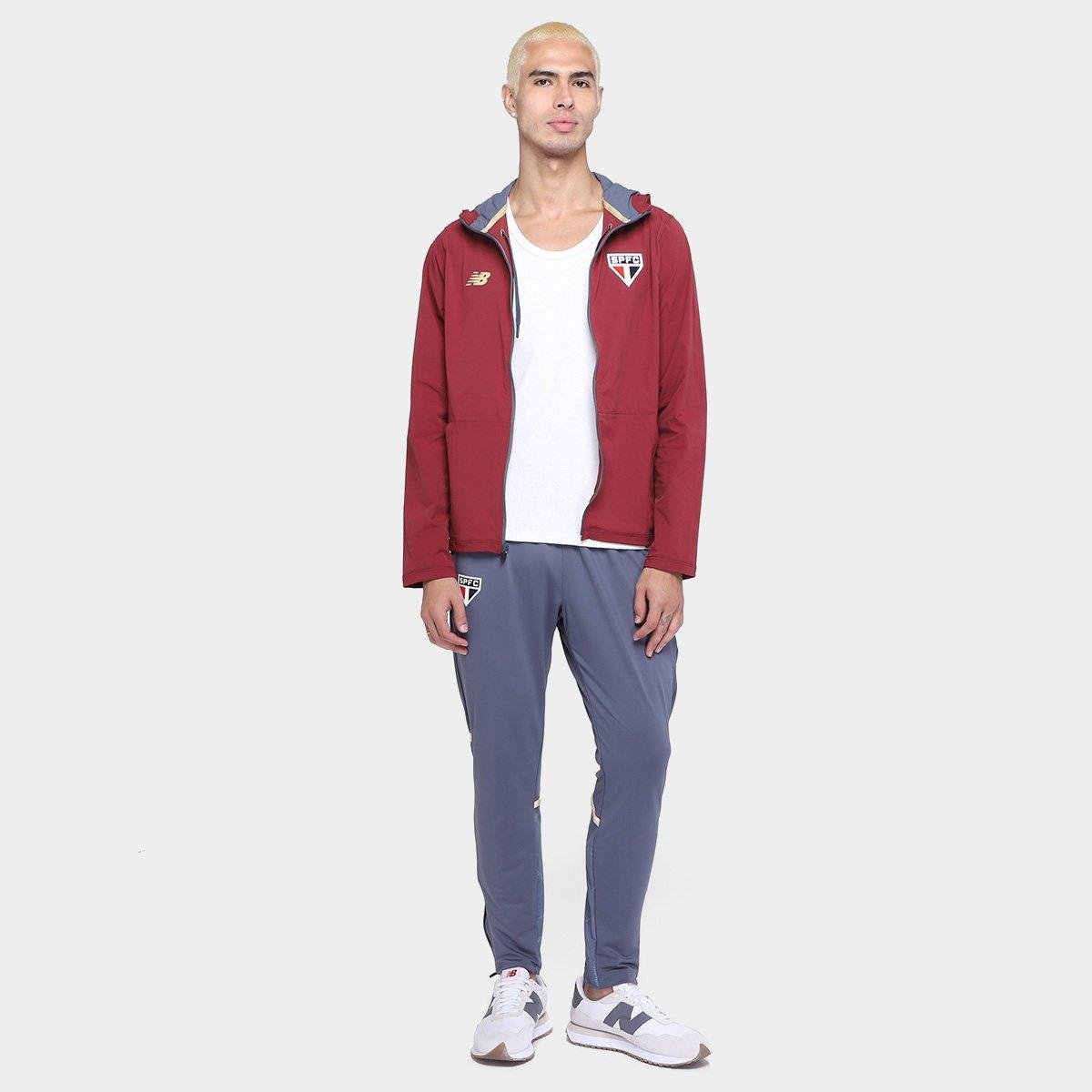 https://static.saostore.com.br/produtos/jaqueta-sao-paulo-2526-viagem-new-balance-masculina/57/39V-1554-857/39V-1554-857_zoom4.jpg?ts=1778992222