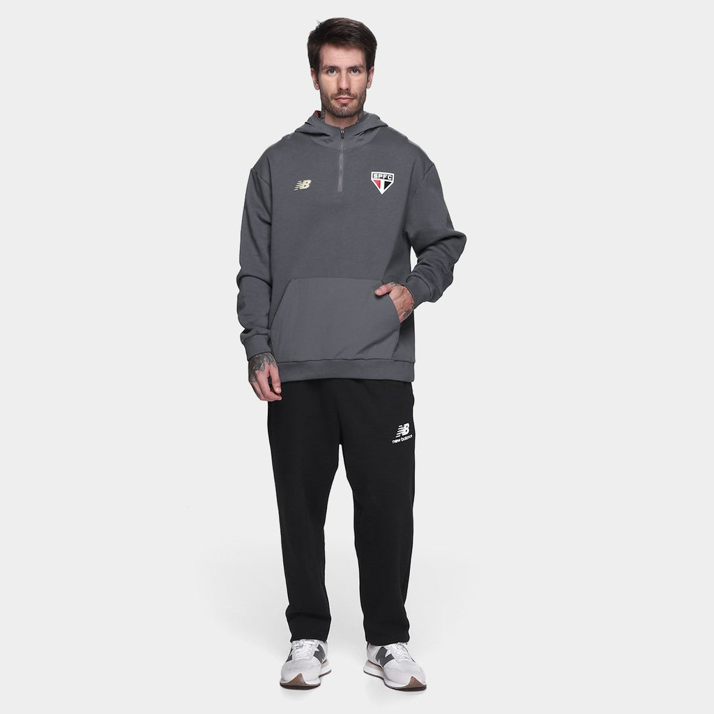https://static.saostore.com.br/produtos/moletom-c-capuz-sao-paulo-2526-viagem-new-balance-masculino/74/39V-1555-174/39V-1555-174_zoom4.jpg?ts=1778992640