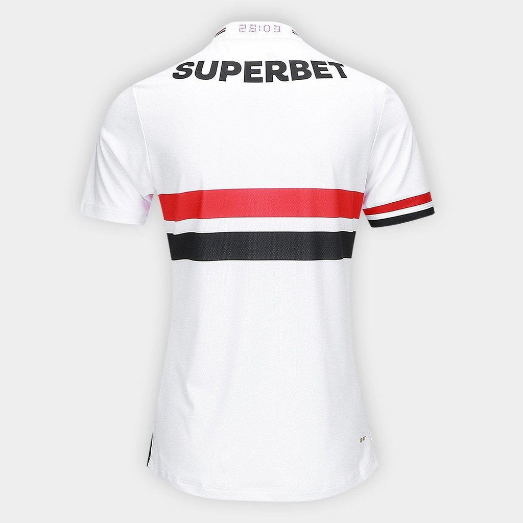 https://static.saostore.com.br/produtos/camisa-sao-paulo-i-2526-torcedor-new-balance-feminina/24/39V-1637-024/39V-1637-024_zoom2.jpg?ts=1778165082