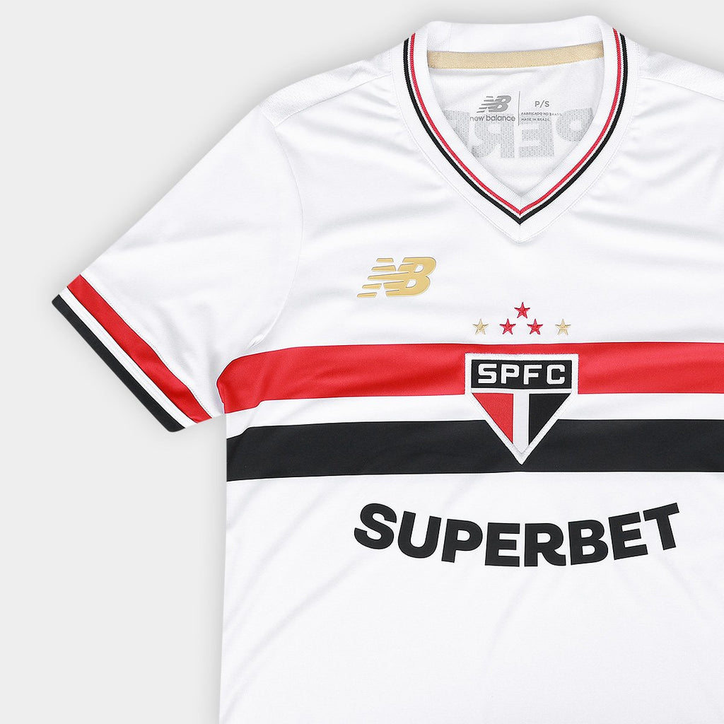 https://static.saostore.com.br/produtos/camisa-sao-paulo-i-2526-torcedor-new-balance-feminina/24/39V-1637-024/39V-1637-024_zoom9.jpg?ts=1778165082