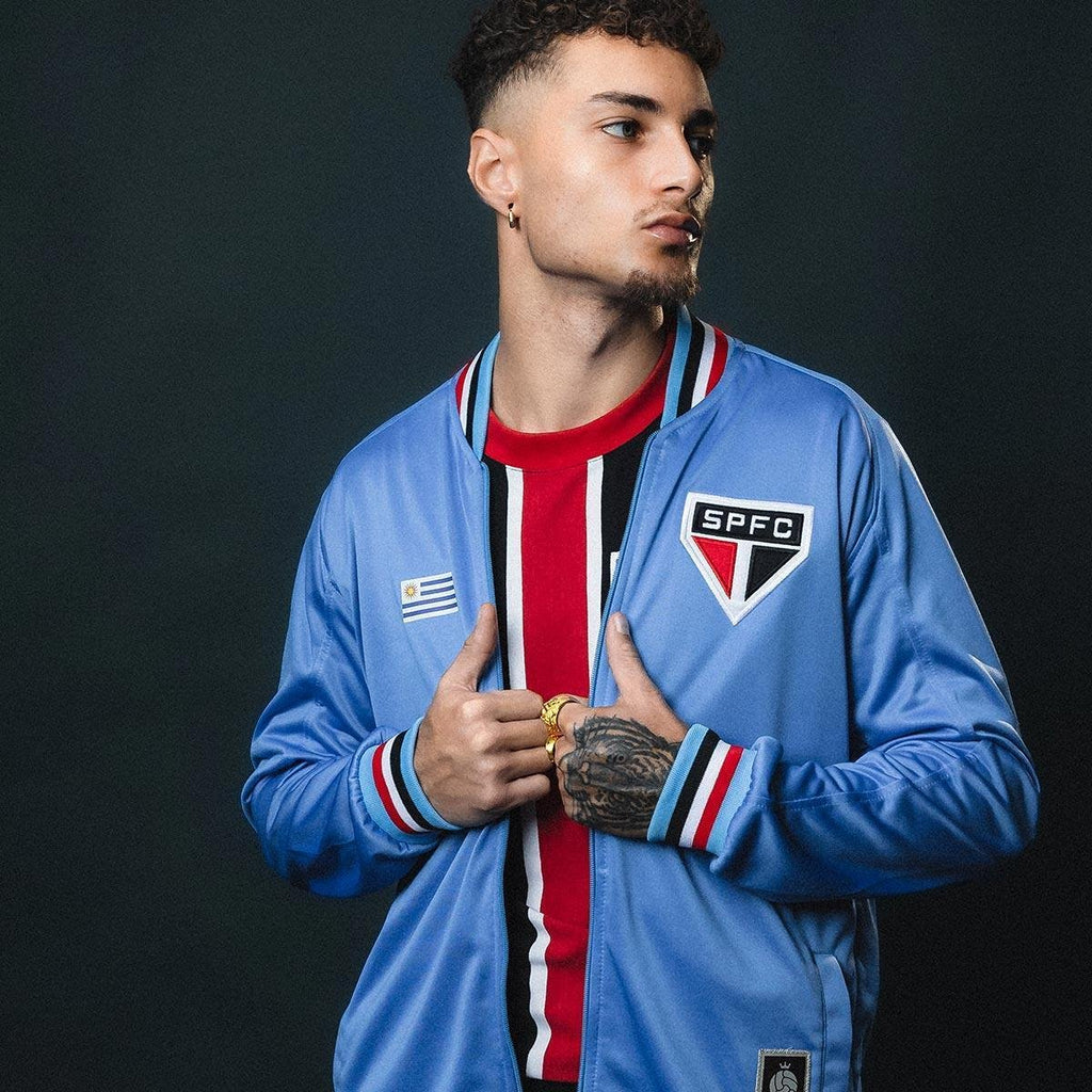 https://static.saostore.com.br/produtos/jaqueta-sao-paulo-retro-uruguai-colecao-idolos-masculina/08/AJM-1324-008/AJM-1324-008_zoom3.jpg?ts=1778153711