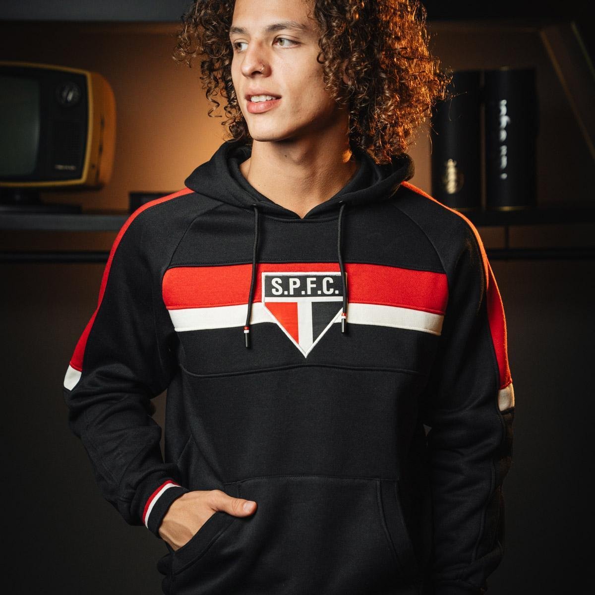 https://static.saostore.com.br/produtos/blusao-moletom-retro-sao-paulo-preto-masculino/06/AJM-1575-006/AJM-1575-006_zoom1.jpg