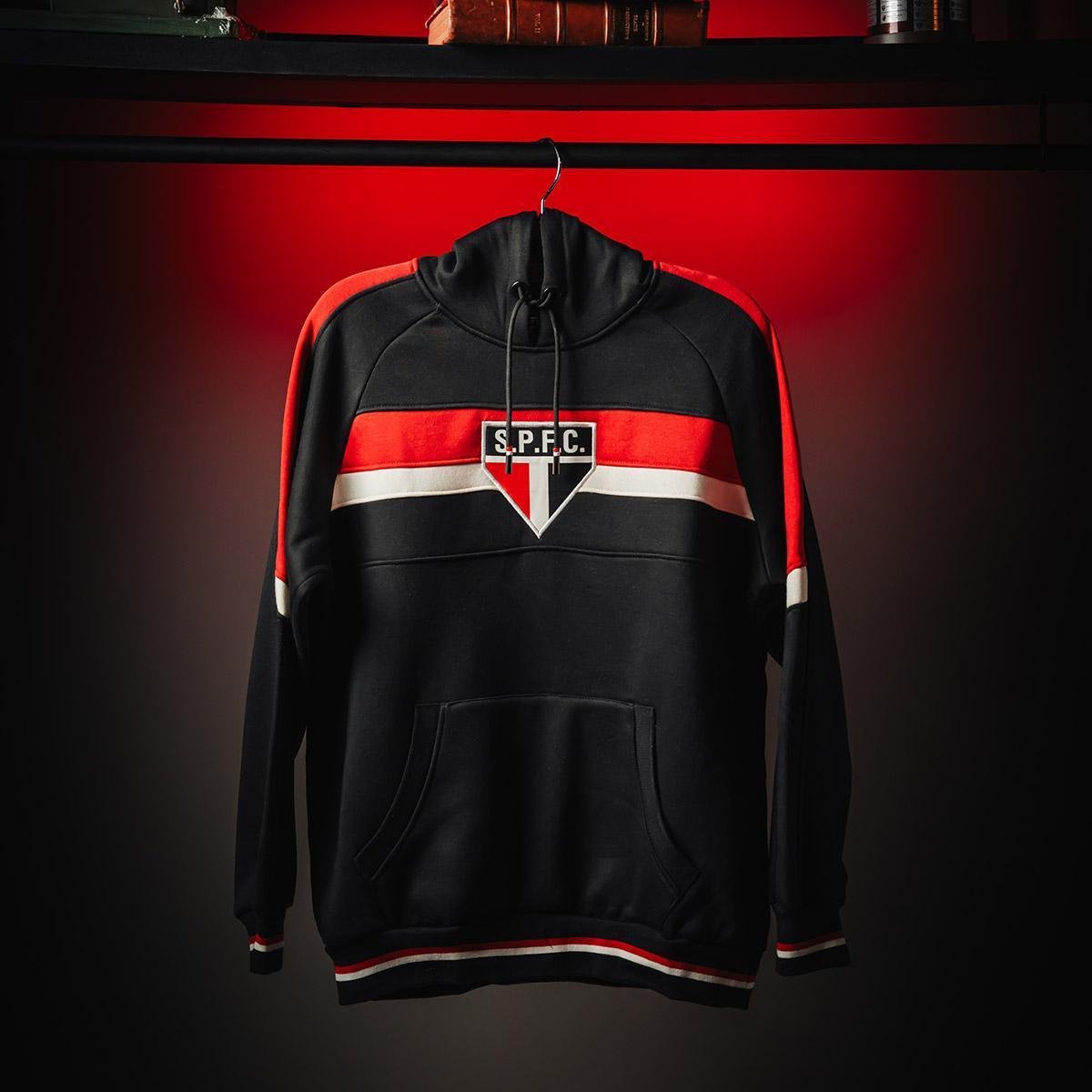 https://static.saostore.com.br/produtos/blusao-moletom-retro-sao-paulo-preto-masculino/06/AJM-1575-006/AJM-1575-006_zoom4.jpg